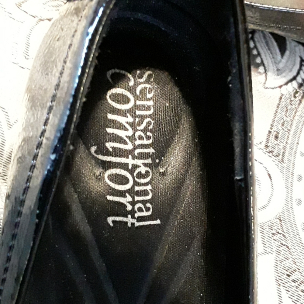 Shoes - Picture 2 of 4